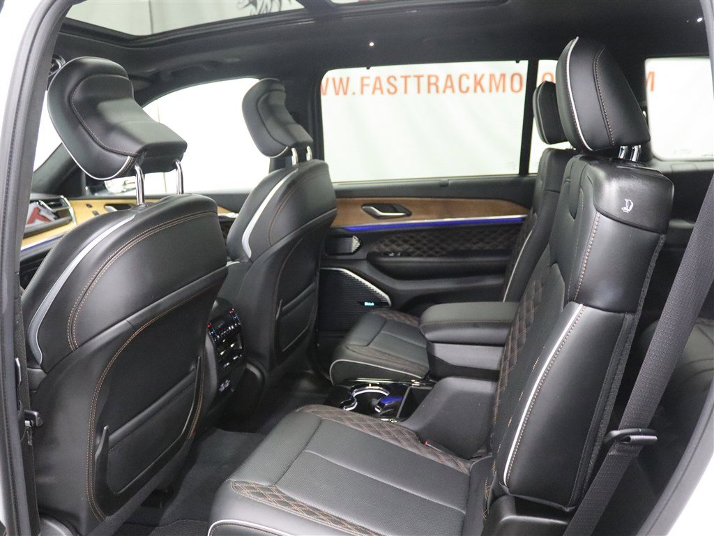 Used 2023 Jeep Grand Cherokee L Summit AWD/4WD image 19