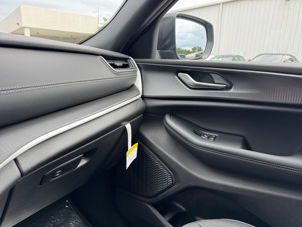 New 2025 Jeep Grand Cherokee L Laredo w/ Luxury Tech Group I image 28