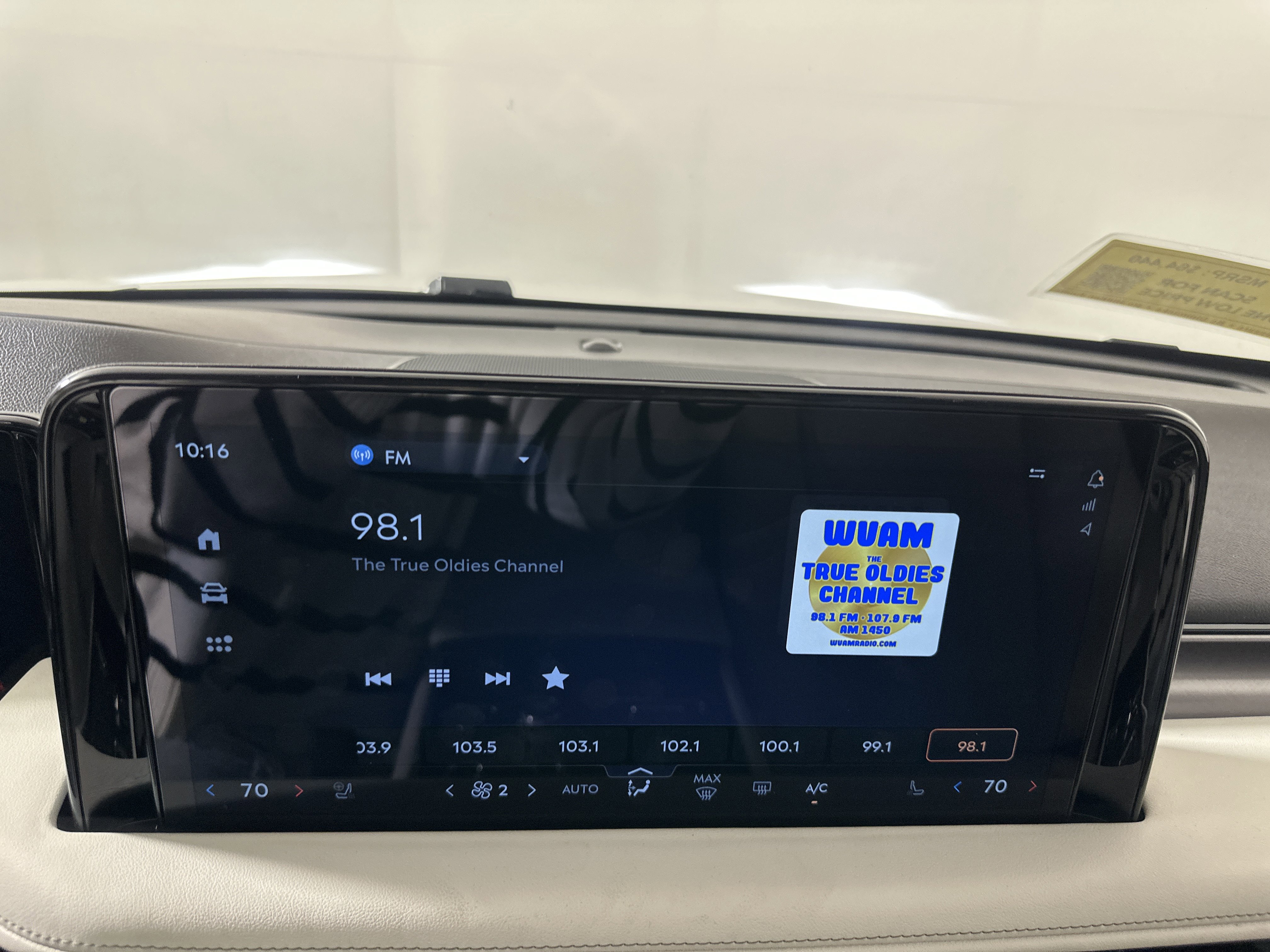 New 2025 Lincoln Aviator AWD image 17