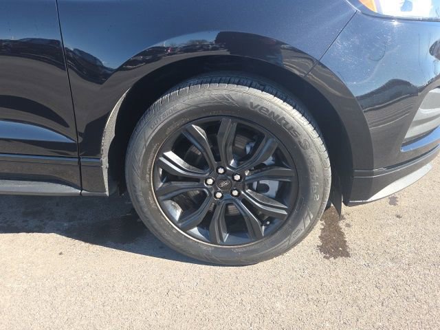 Certified 2024 Ford Edge SE w/ Black Appearance Package image 4