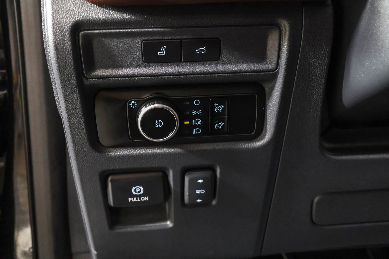 Used 2023 Ford Expedition Limited image 23