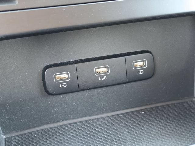 Used 2023 Kia Carnival LX FWD image 33