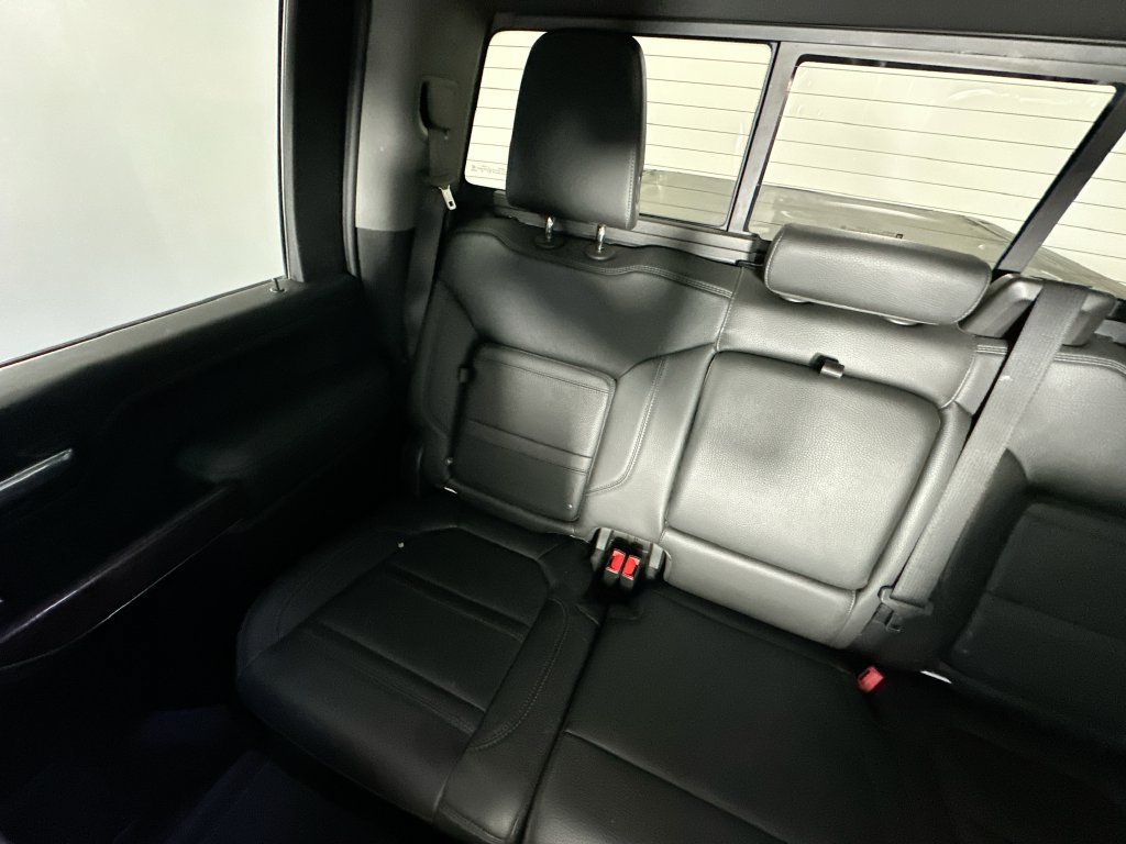 Used 2023 GMC Sierra 3500 Denali w/ Denali Ultimate Package AWD/4WD image 12