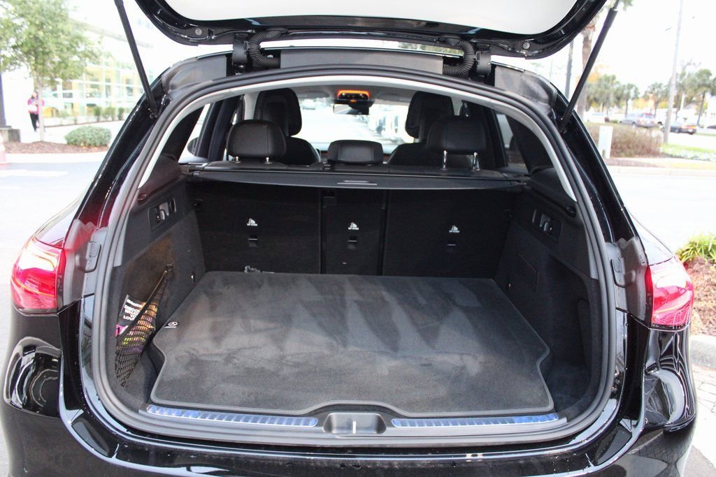 Used 2025 Mercedes-Benz GLC 350e 4MATIC image 30