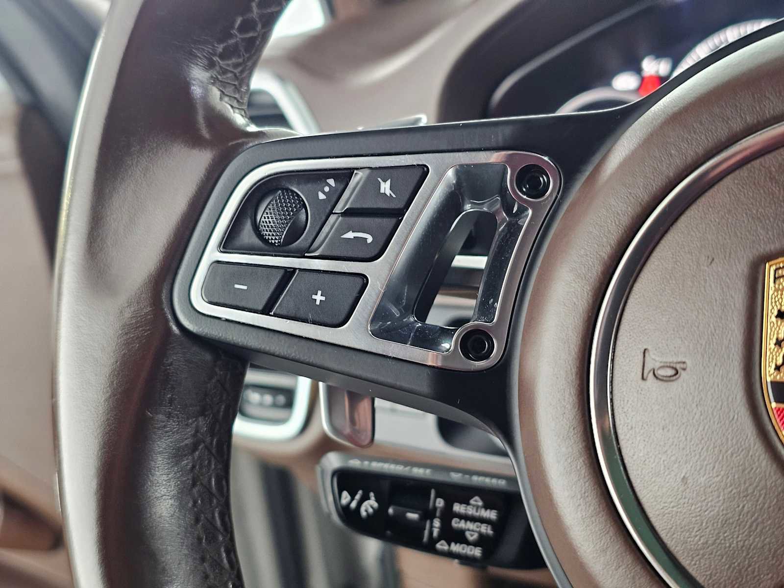 Used 2022 Porsche Cayenne Turbo S w/ Assistance Package image 28