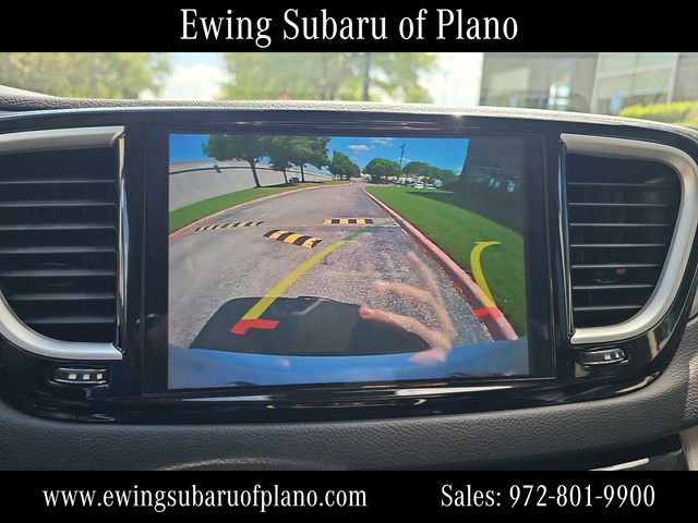 Used 2024 Chrysler Pacifica Touring-L image 20