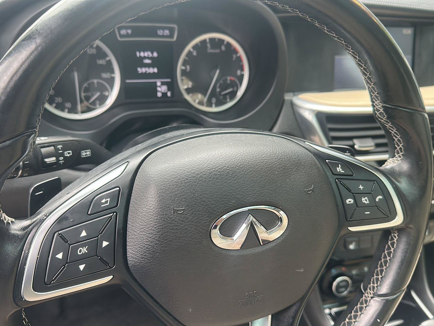 Used 2017 INFINITI QX30 Premium AWD/4WD image 21
