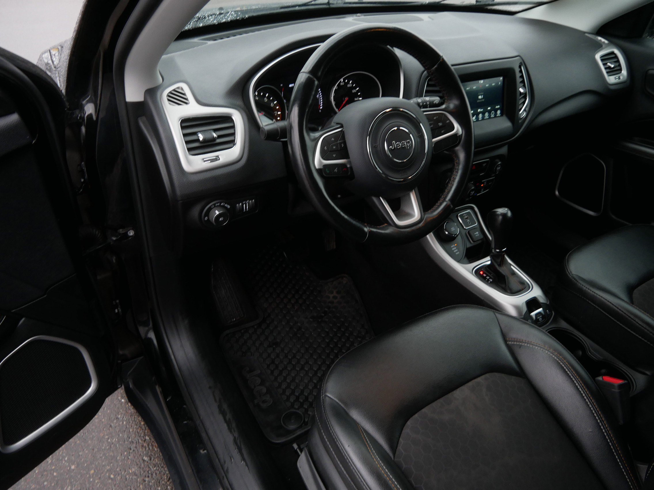 Used 2020 Jeep Compass Latitude w/ Cold Weather Group image 19