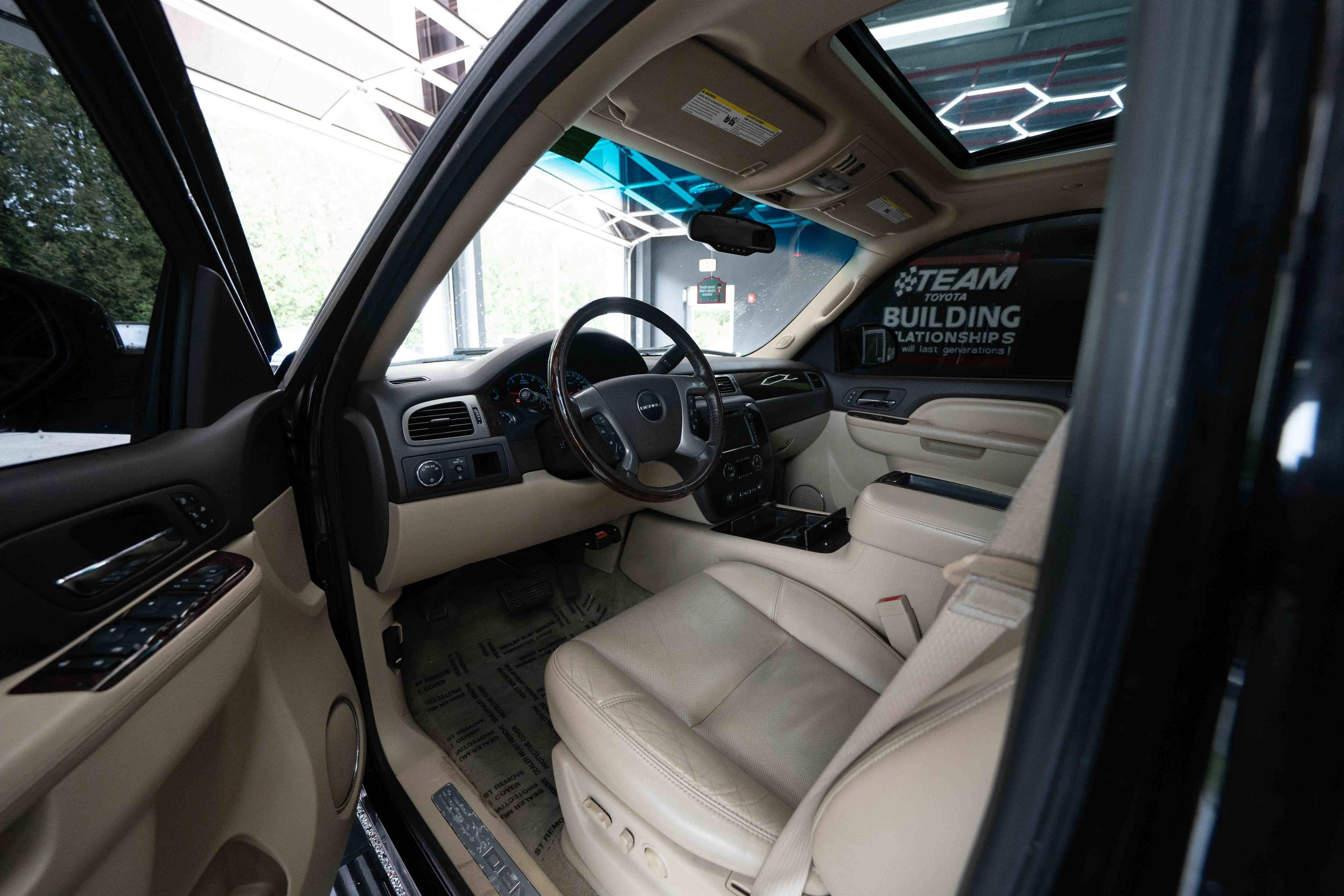 Used 2013 GMC Yukon XL Denali AWD/4WD image 8