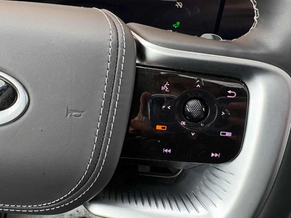 Used 2025 INFINITI QX80 Sensory image 33