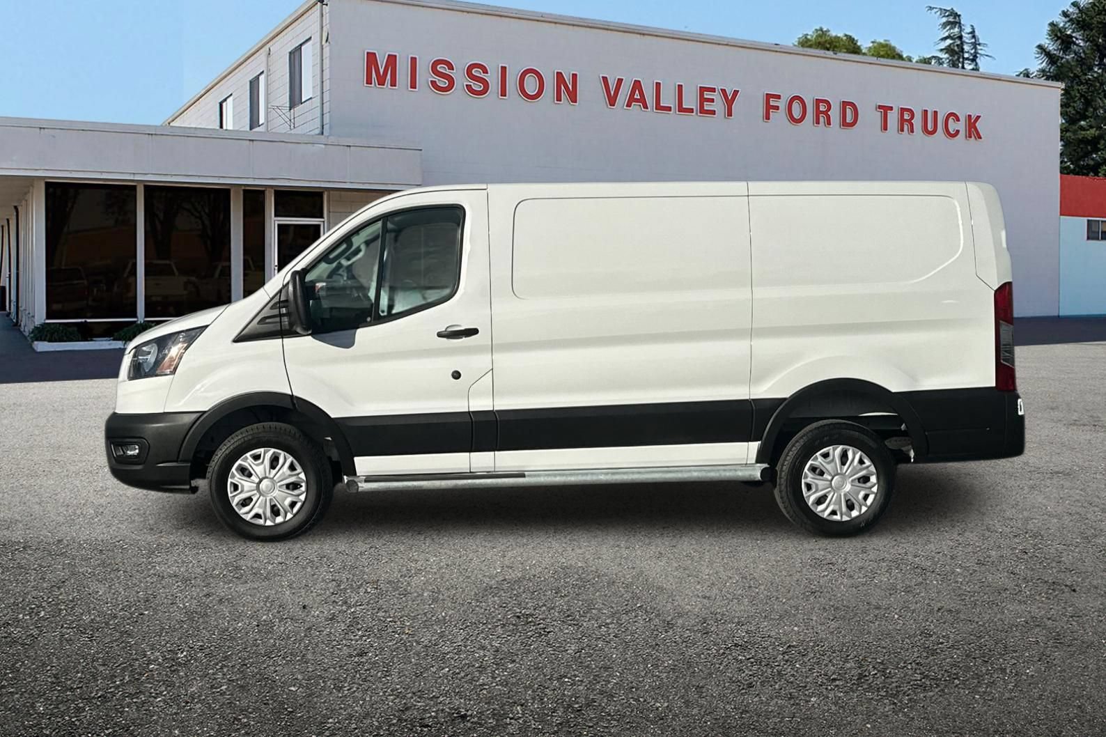 Used 2025 Ford Transit 250 Low Roof w/ Exterior Upgrade Package RWD image 7