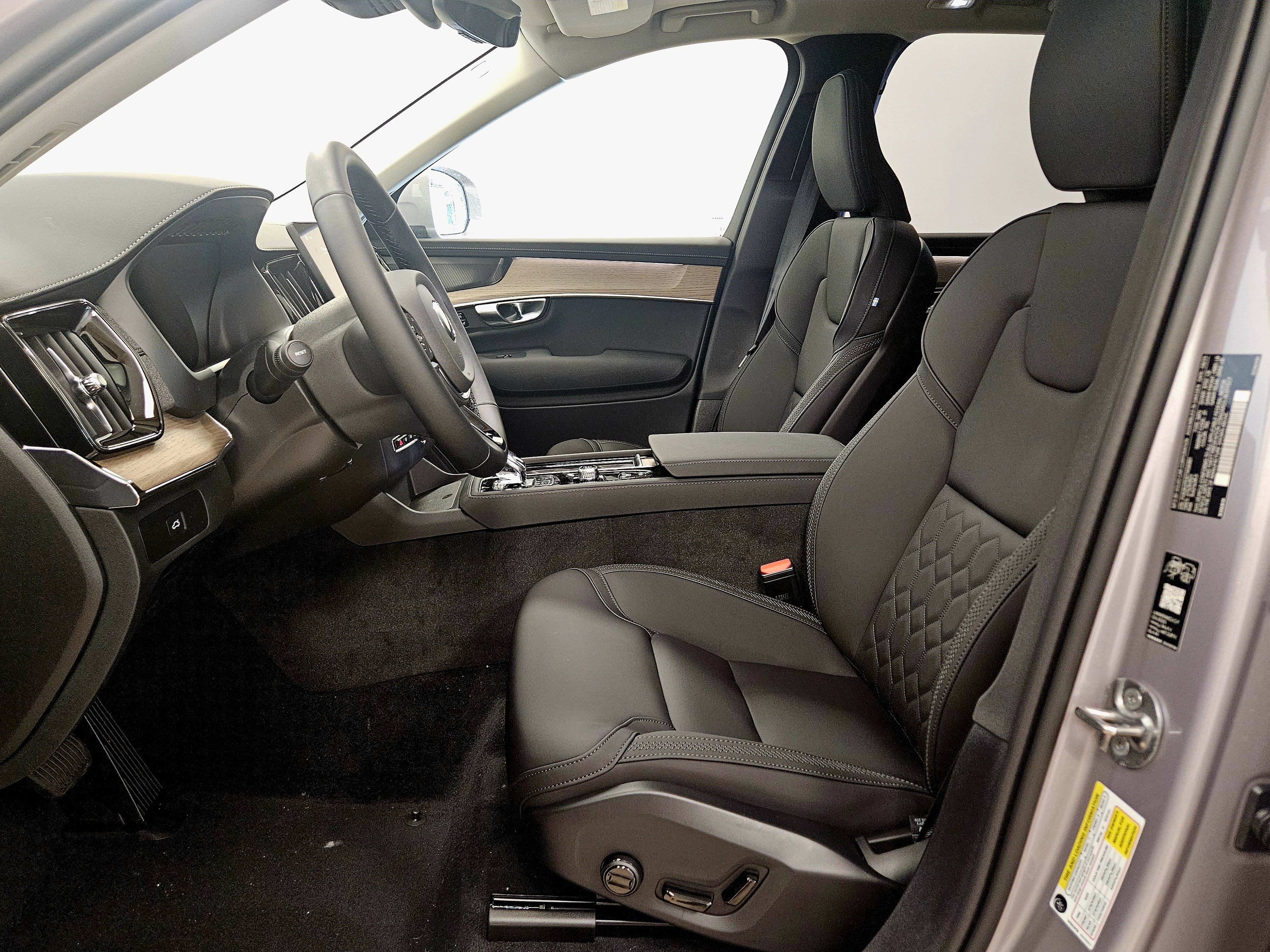 New 2026 Volvo XC90 B6 Plus w/ Protection Package image 10
