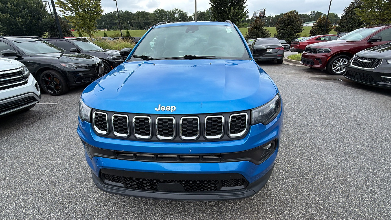 Used 2024 Jeep Compass Latitude AWD/4WD image 3