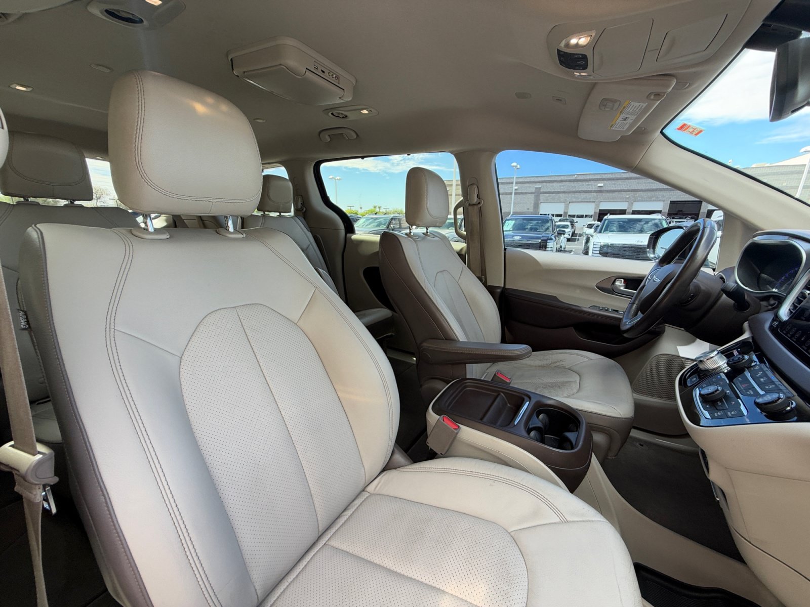 Used 2018 Chrysler Pacifica Touring-L w/ Advanced Safetytec Group FWD image 19