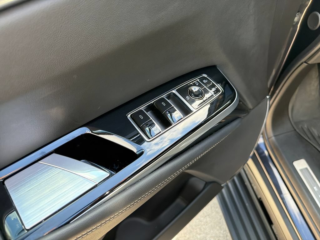 Certified 2025 Cadillac Escalade Sport w/ LPO, Floor Liner Package AWD/4WD image 22