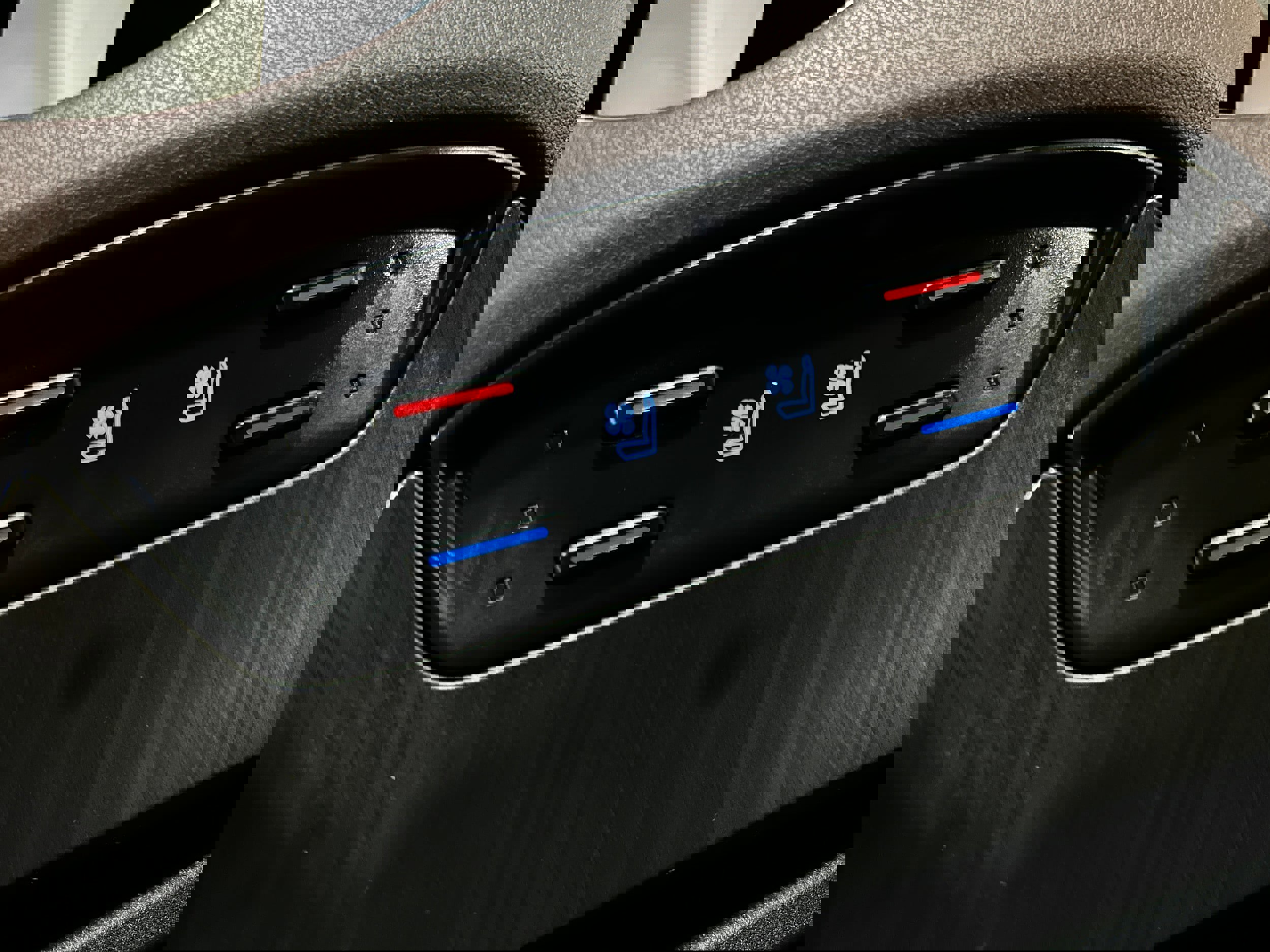 Used 2021 Toyota Venza Limited image 23