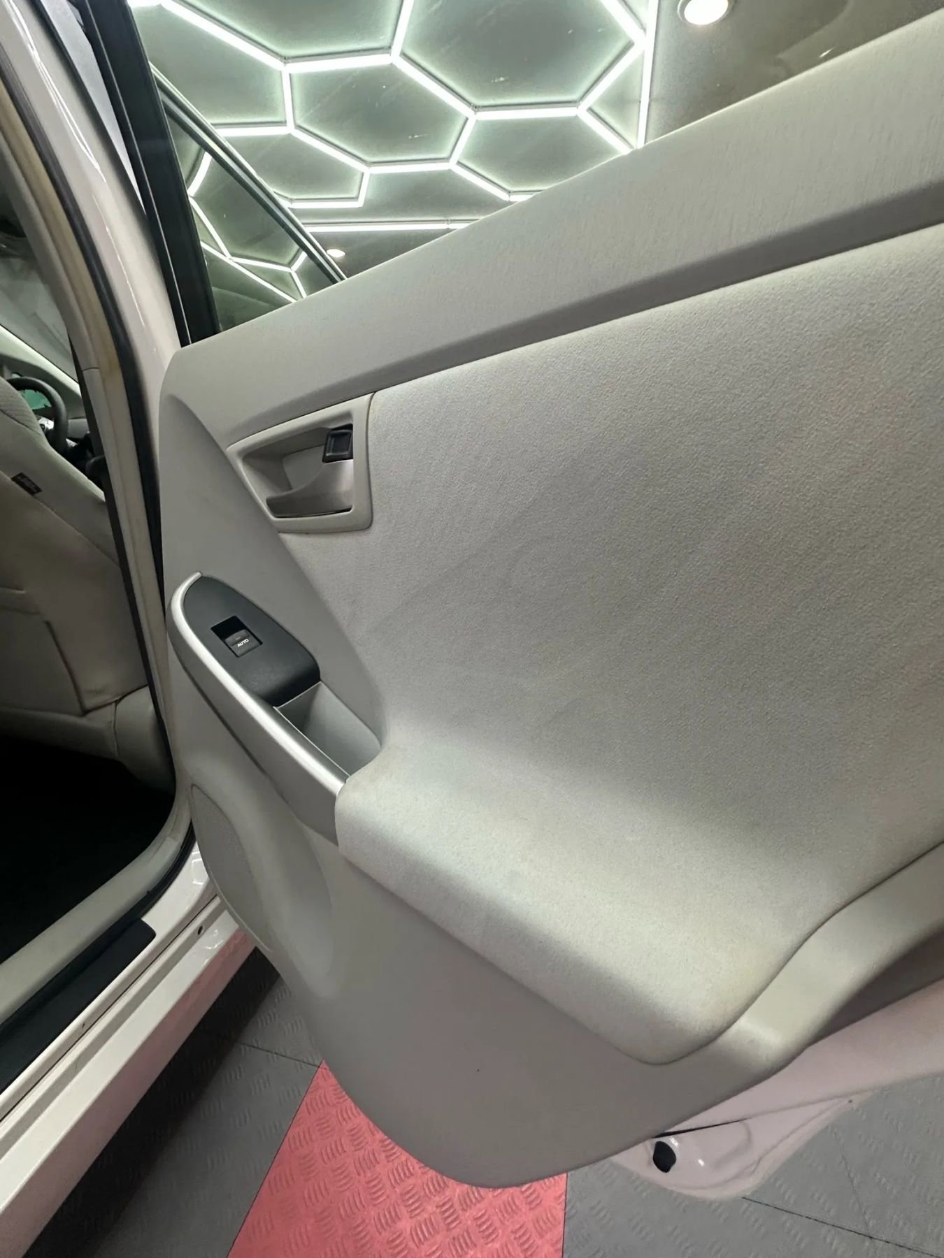 Used 2013 Toyota Prius Three w/ Solar Roof Pkg image 28