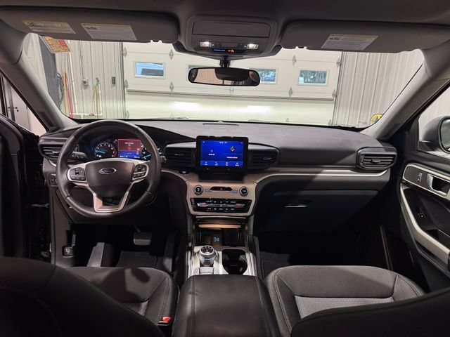 Used 2024 Ford Explorer XLT AWD/4WD image 17