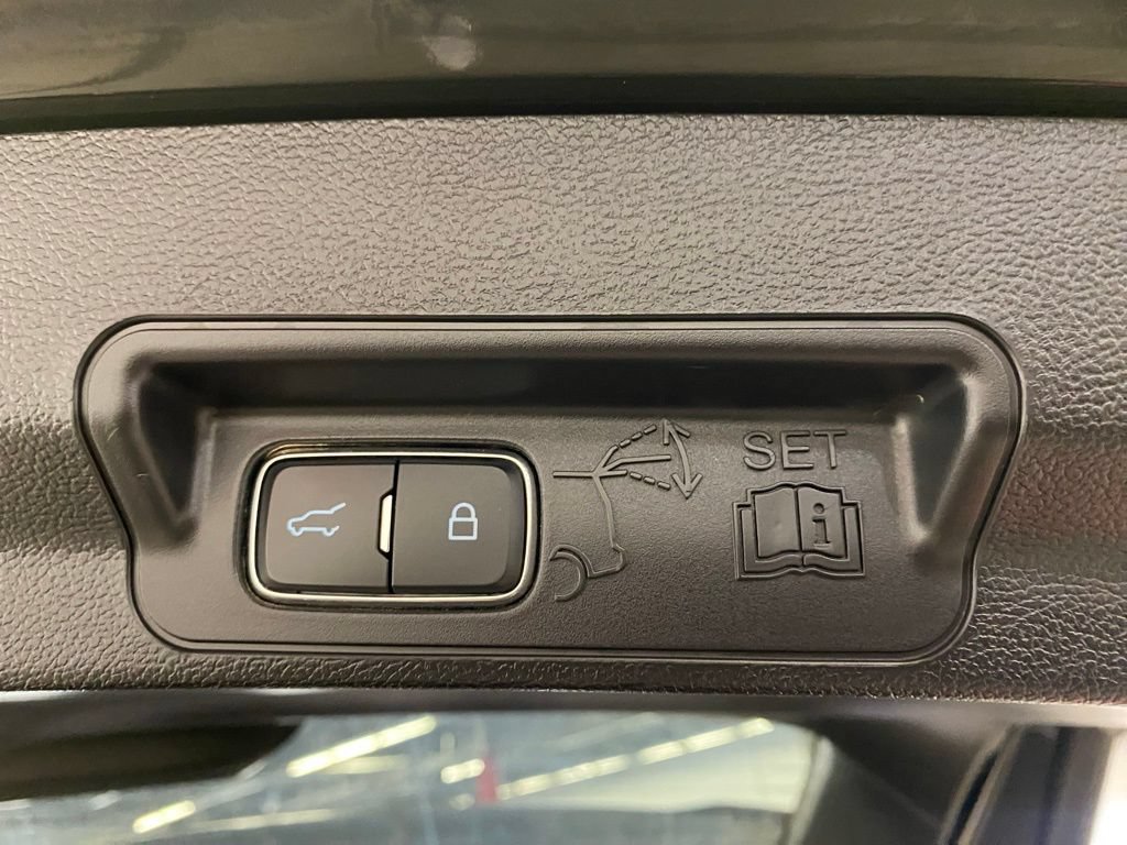 Used 2022 Ford Explorer XLT AWD/4WD image 10