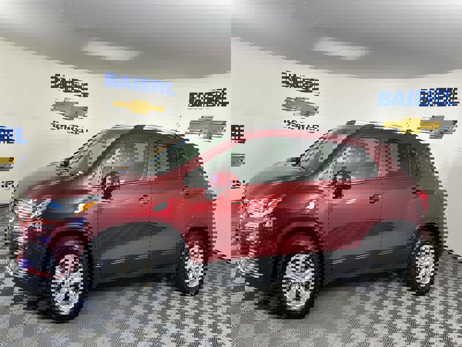Used 2022 Chevrolet Trax LT w/ LT Convenience Package image 2