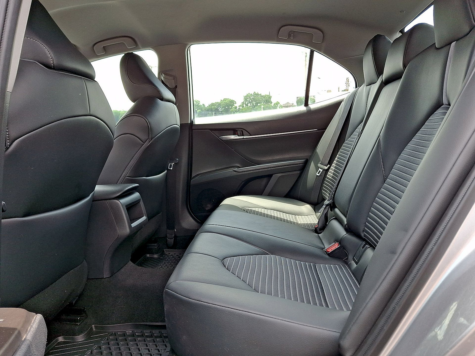 Used 2024 Toyota Camry SE FWD image 20