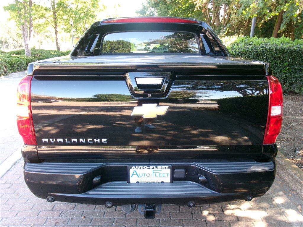 Used 2013 Chevrolet Avalanche LTZ RWD image 6