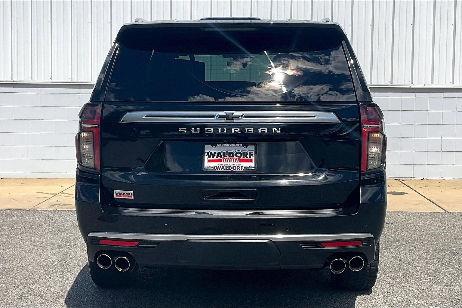Used 2021 Chevrolet Suburban High Country w/ Premium Package AWD/4WD image 5