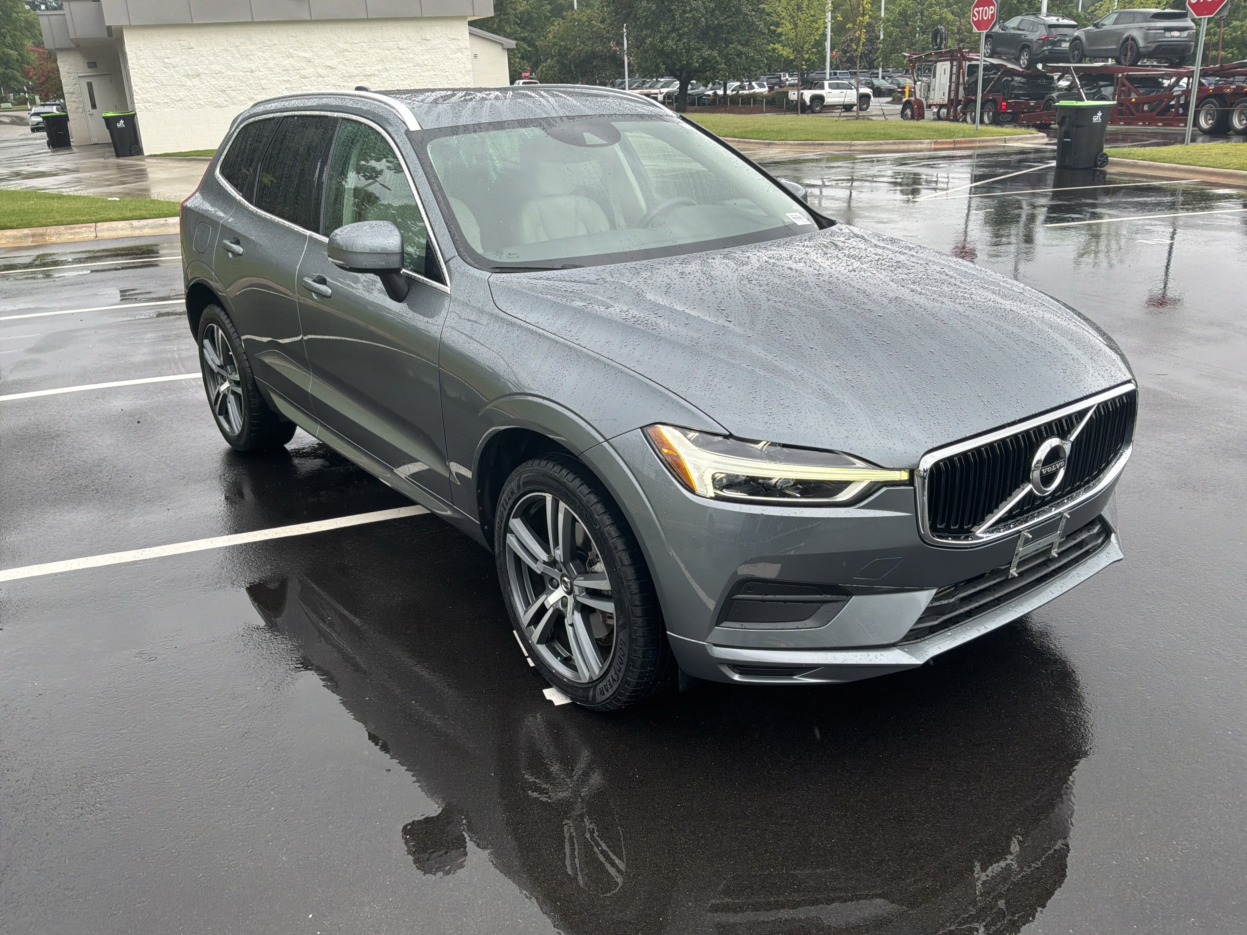 Used 2020 Volvo XC60 T6 Momentum w/ Protection Package Premier AWD/4WD image 2