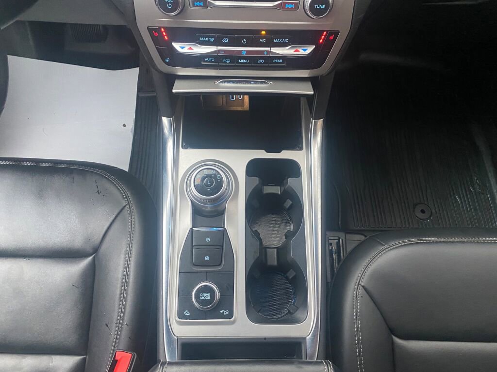 Used 2023 Ford Explorer XLT w/ Equipment Group 202A image 15