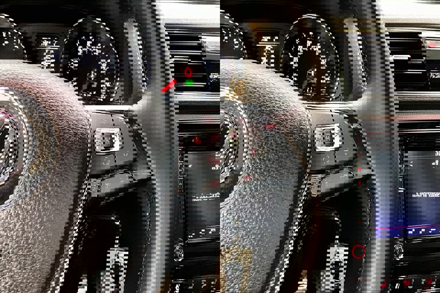 Used 2018 Volkswagen Passat 2.0T R-Line image 24