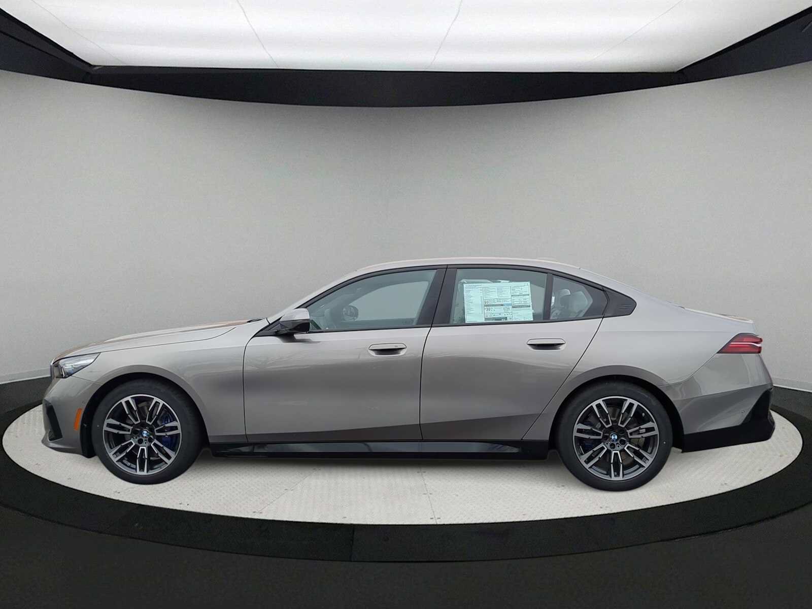 Used 2026 BMW 530i xDrive w/ M Sport Package AWD/4WD image 5