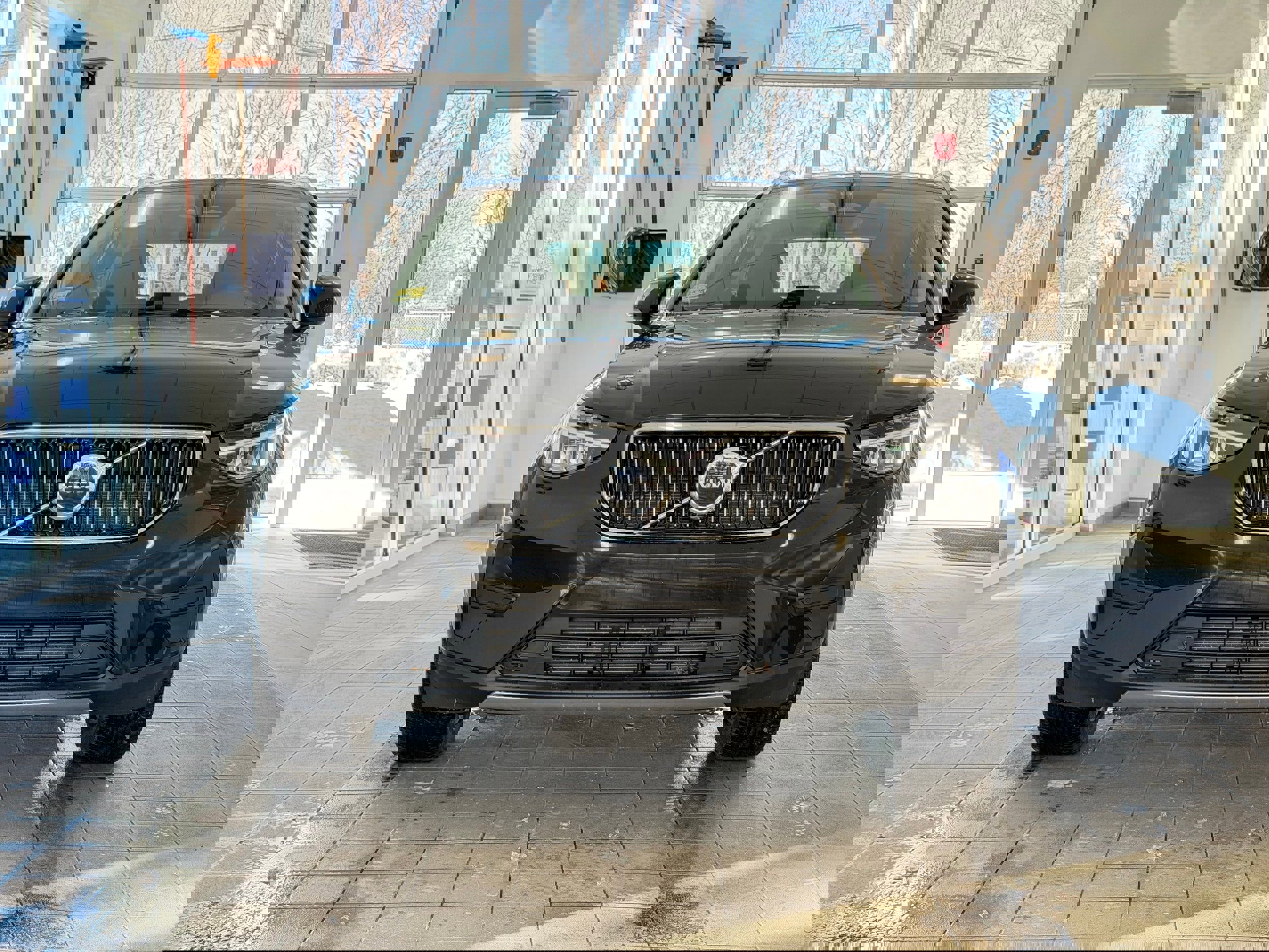 Certified 2025 Volvo XC40 B5 Core w/ Protection Package Premier image 3