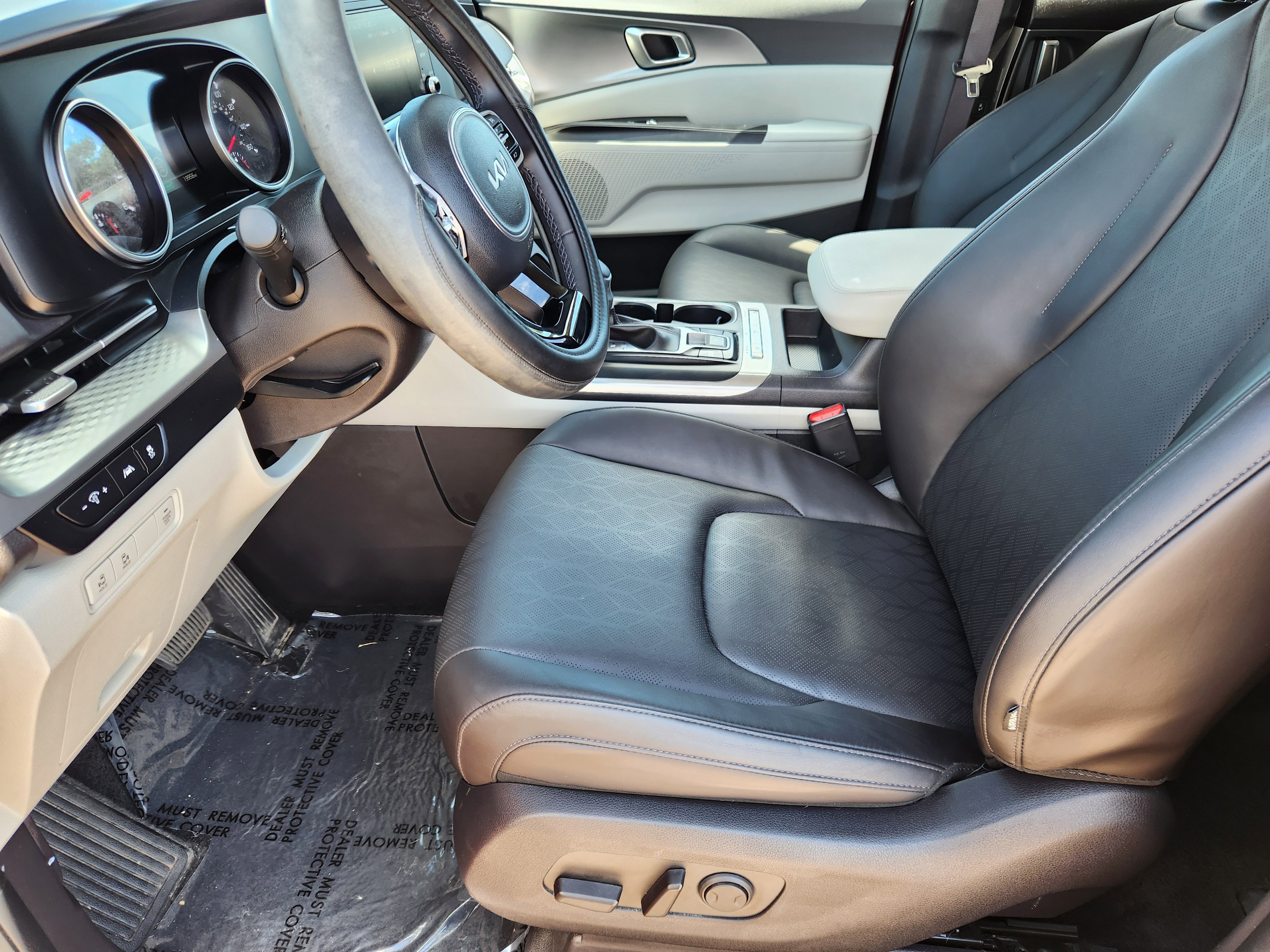 Used 2024 Kia Carnival LX image 7