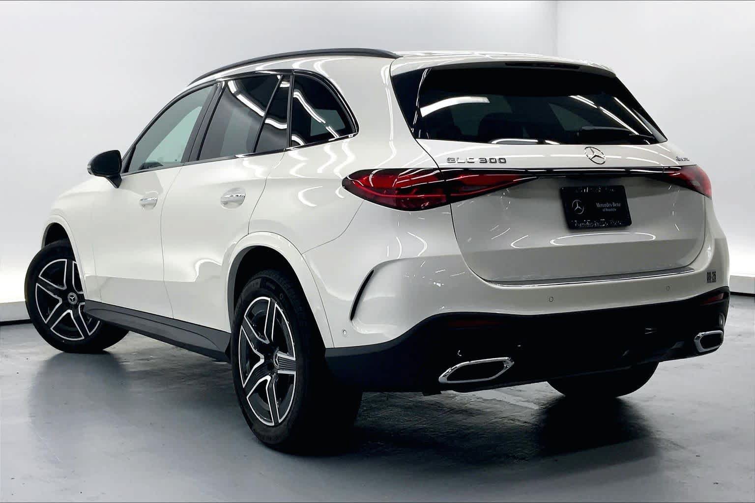 Used 2023 Mercedes-Benz GLC 300 4MATIC image 2