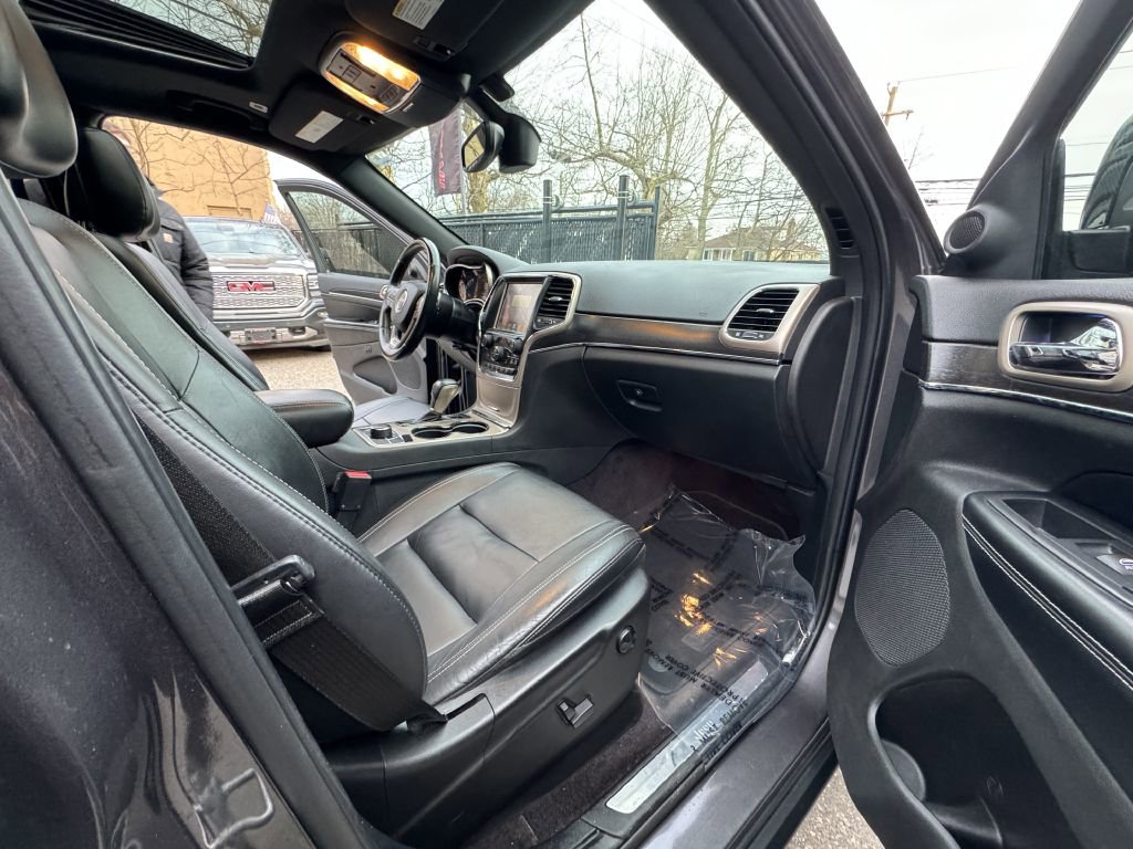 Used 2017 Jeep Grand Cherokee Limited image 17