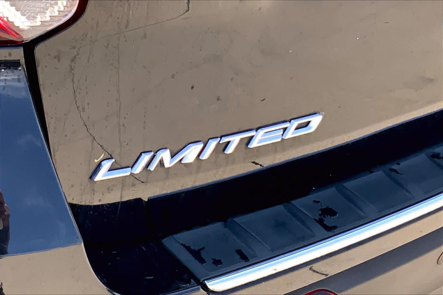 Used 2023 Ford Explorer Limited AWD/4WD image 10