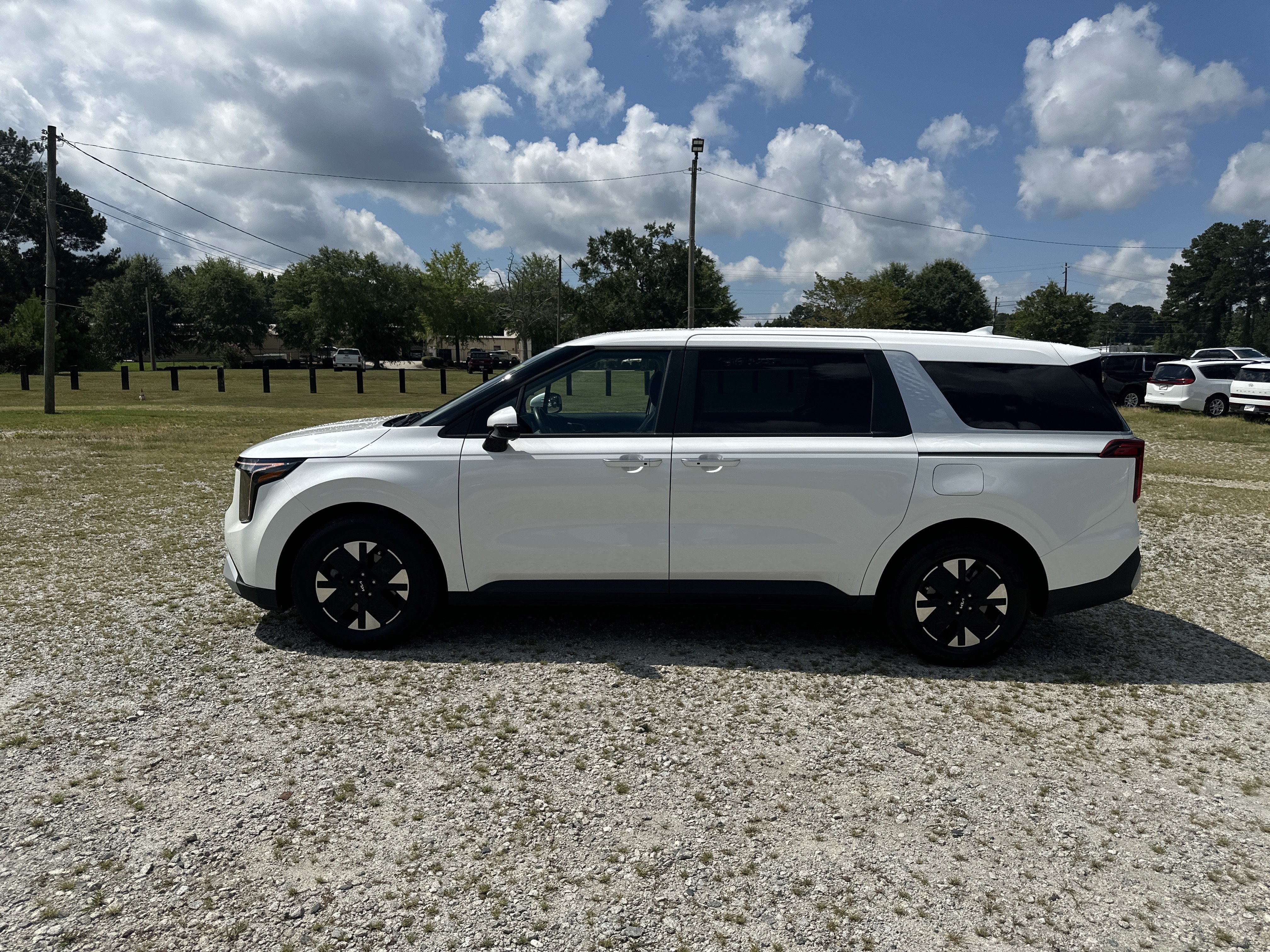 Used 2026 Kia Carnival LXS FWD image 8