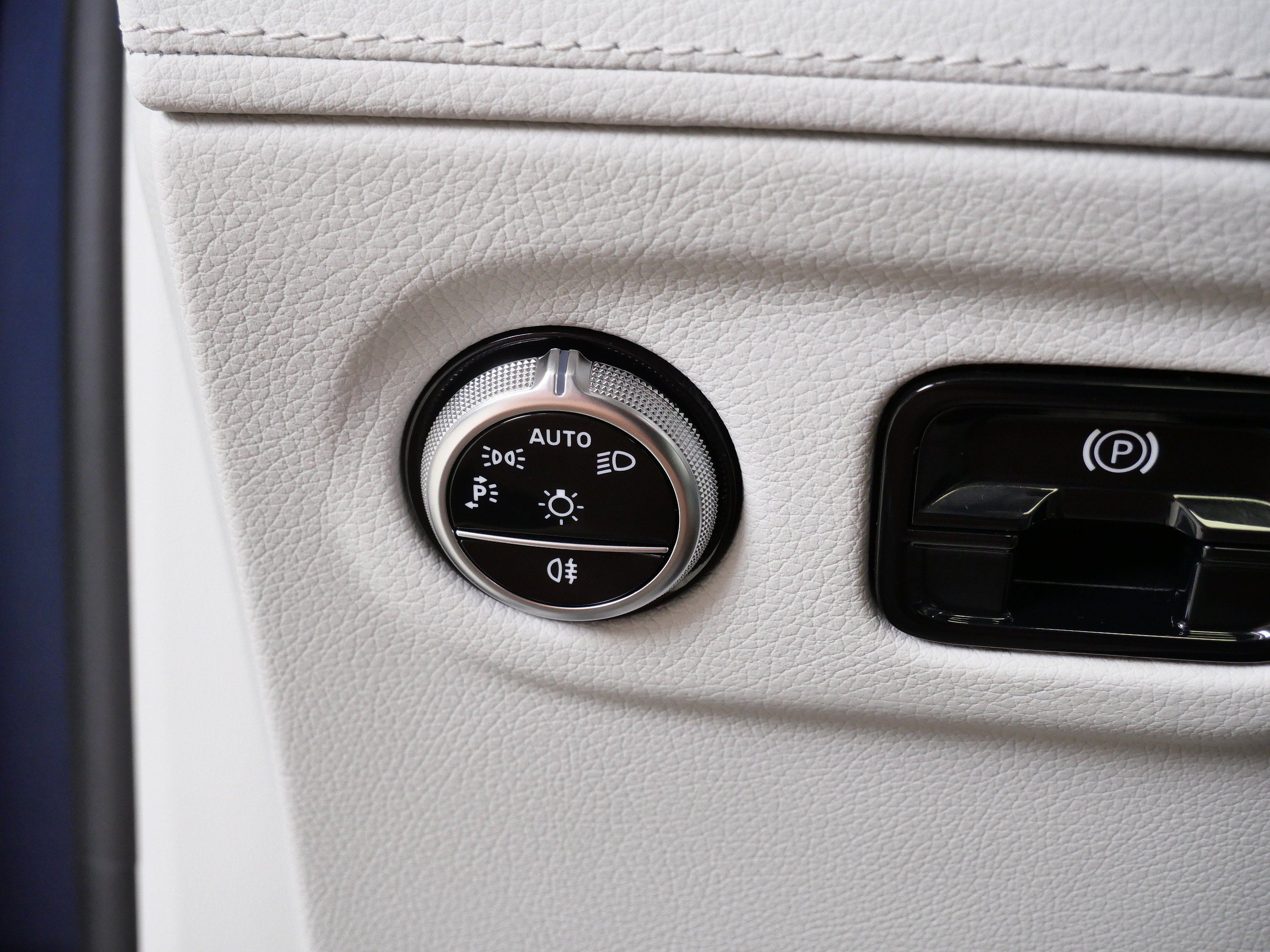 Certified 2023 Mercedes-Benz EQE 350+ 4MATIC SUV w/ Exclusive Trim Package image 30
