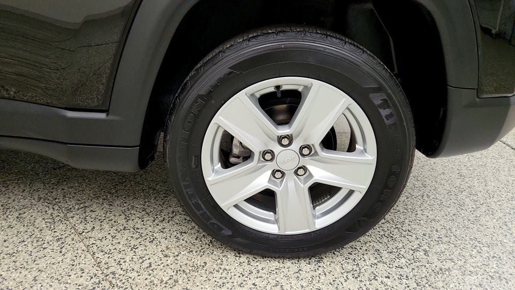 Used 2022 Jeep Compass Latitude FWD image 9