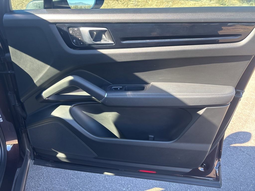Used 2023 Porsche Cayenne image 17