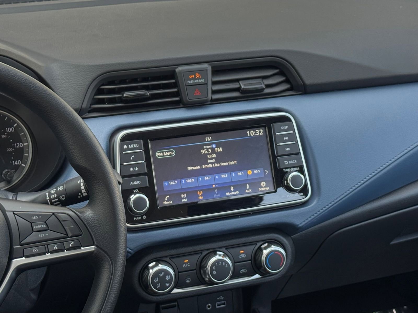 Used 2025 Nissan Versa SV FWD image 17