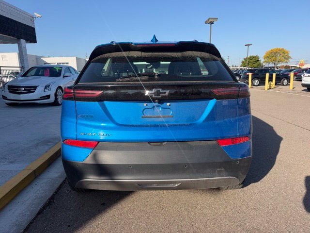 Used 2023 Chevrolet Bolt EUV LT w/ Convenience Package FWD image 9