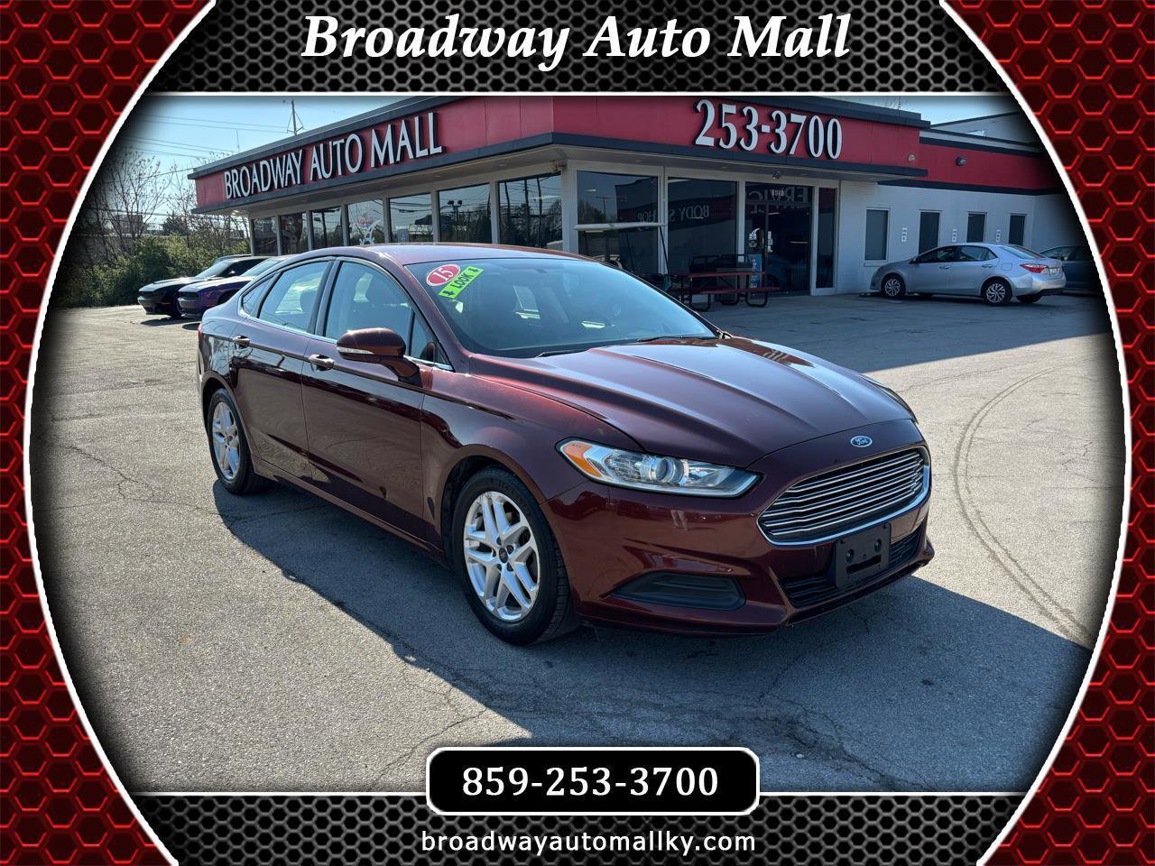 Used 2015 Ford Fusion SE FWD image 1