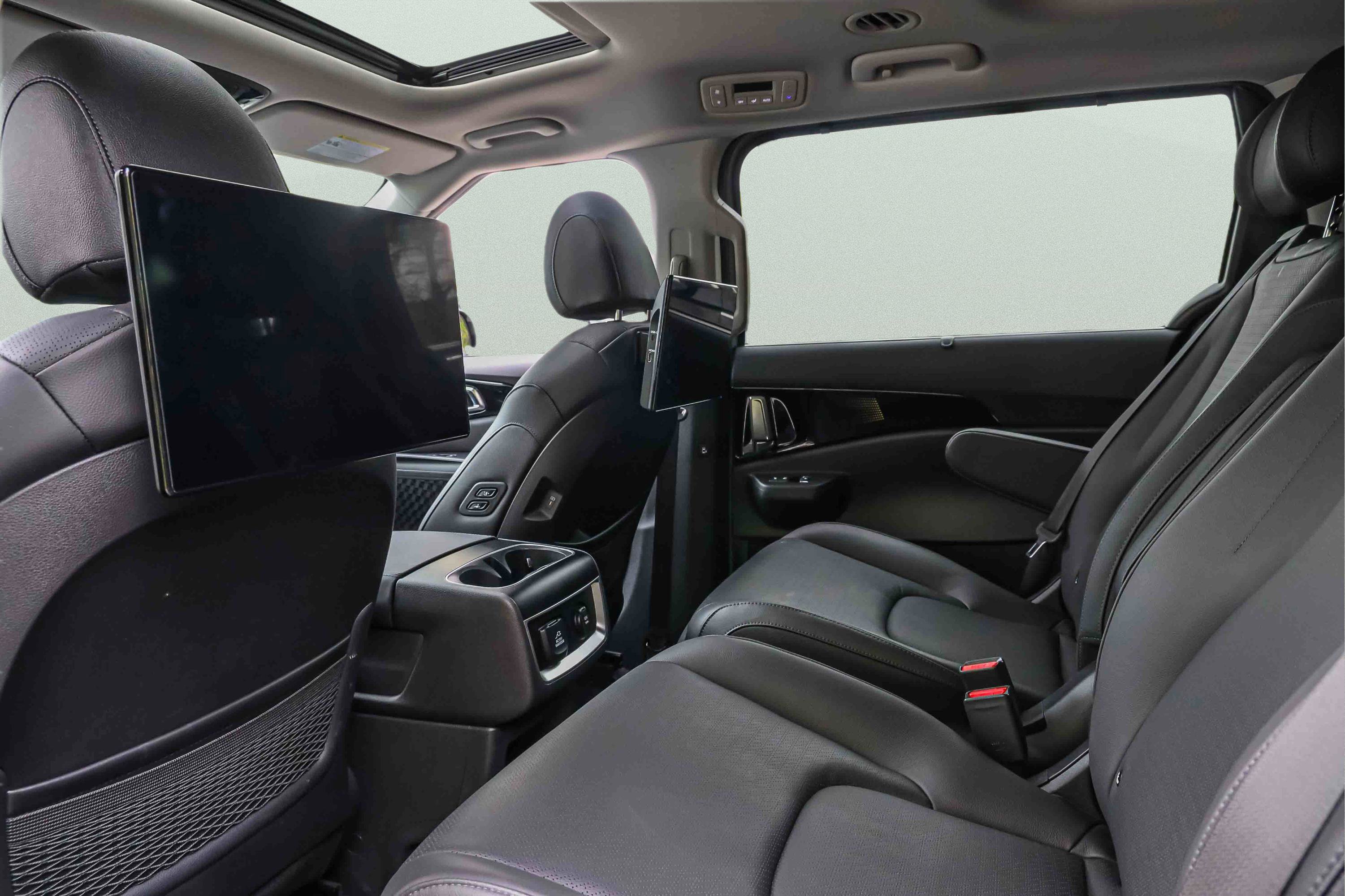 Used 2025 Kia Carnival SX Prestige FWD image 24