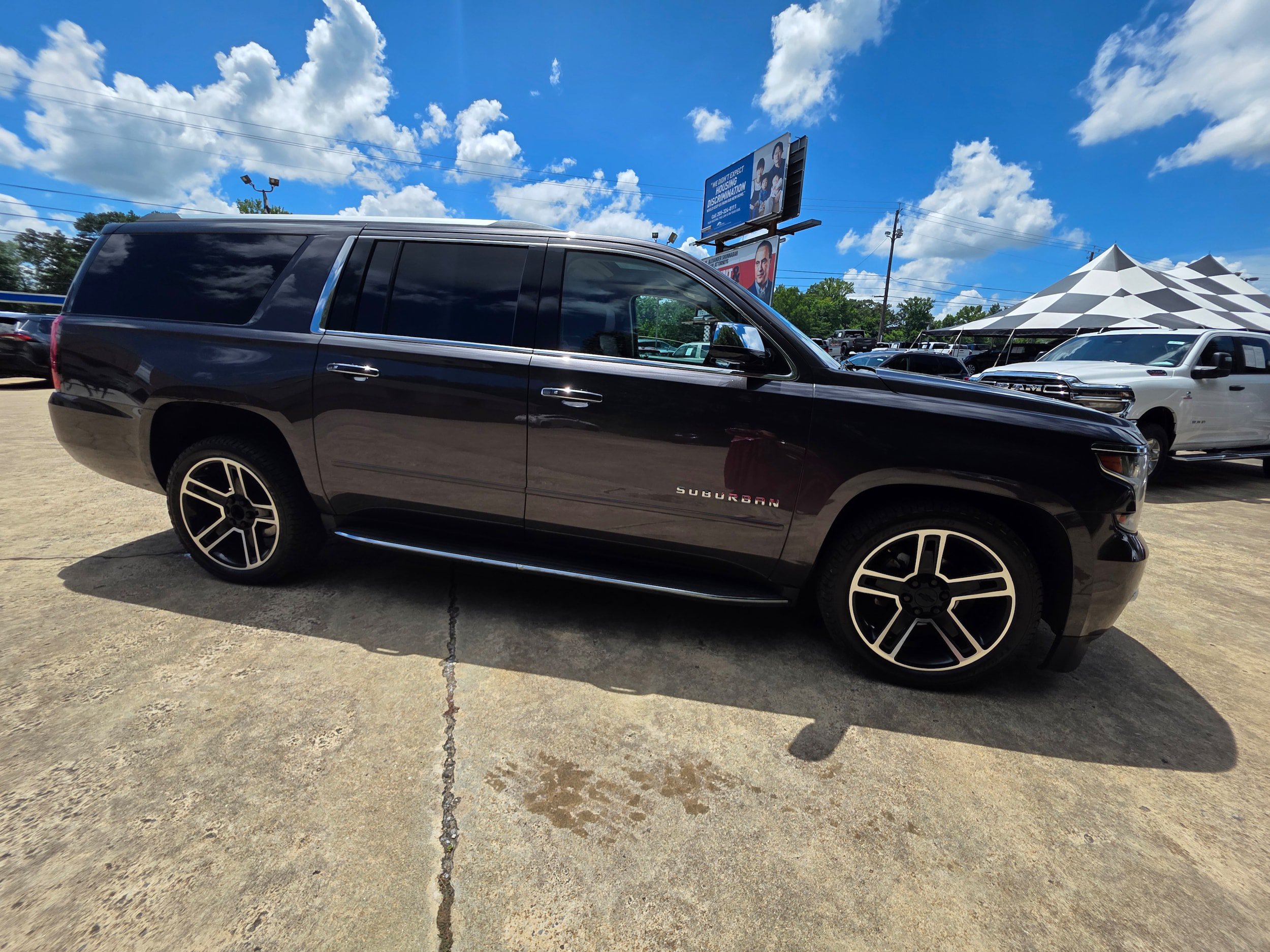 Used 2018 Chevrolet Suburban Premier AWD/4WD image 4