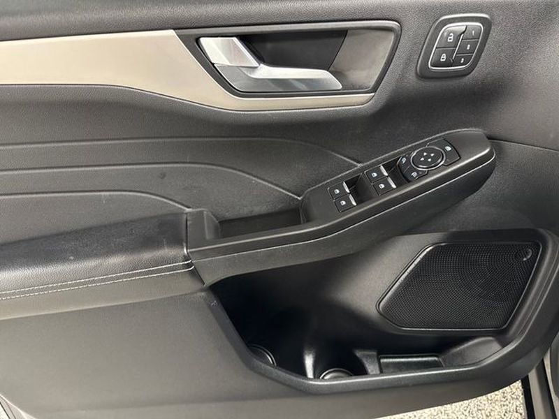 Used 2022 Ford Escape SEL w/ Technology Package image 10