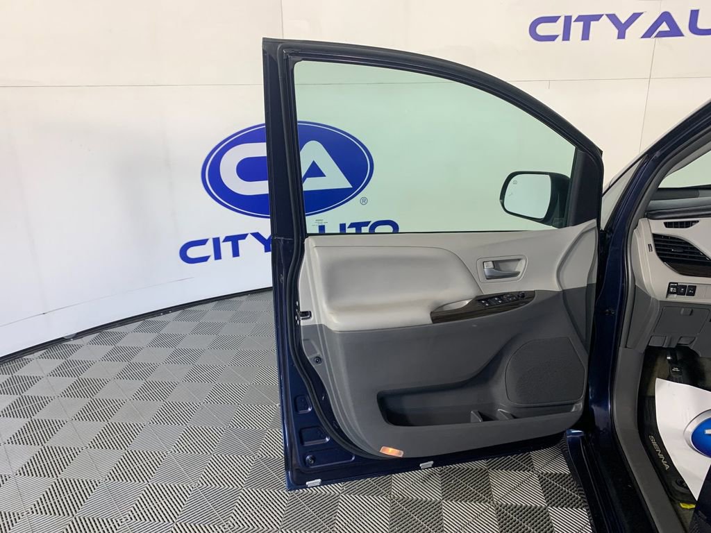 Used 2018 Toyota Sienna XLE Premium image 14