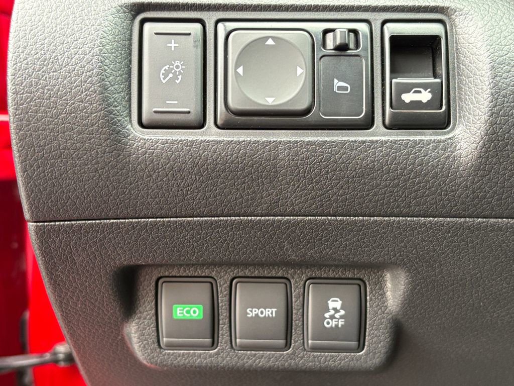 Used 2016 Nissan Sentra SR image 3