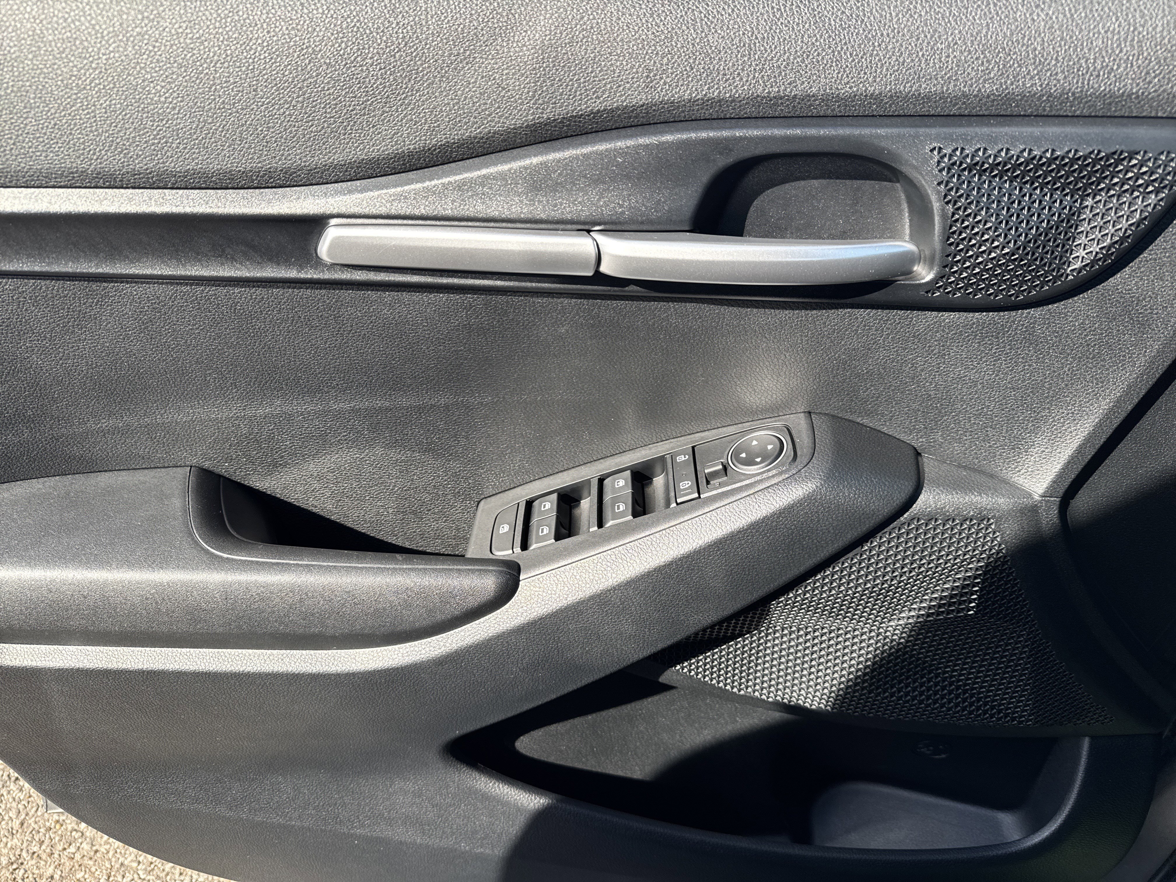 Used 2023 Kia Seltos LX image 9