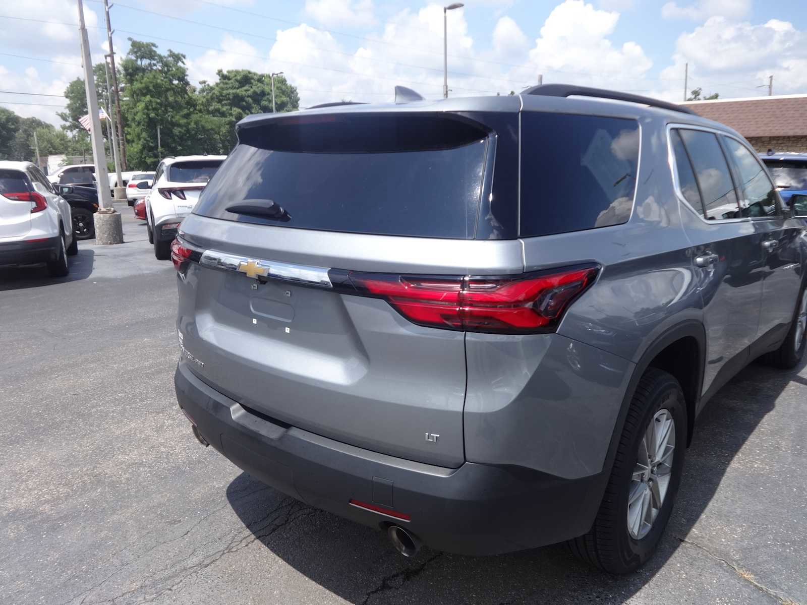Used 2023 Chevrolet Traverse LT image 7